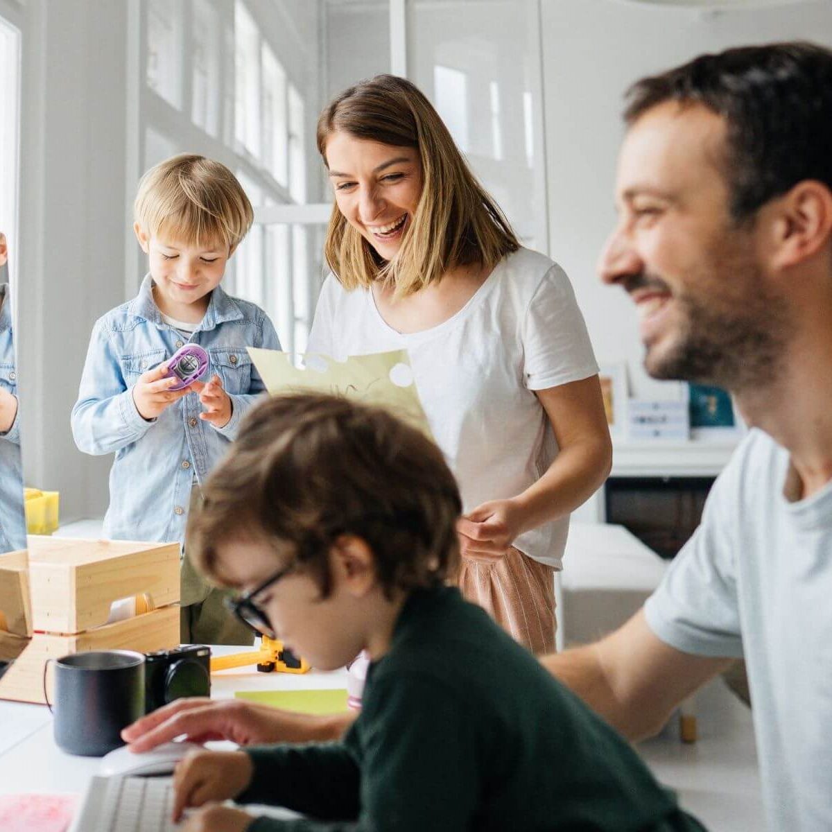 parents-and-children-landscape-c4cce96d8e289f8b411dc8fd42842b39-lr6o5nbej8qk